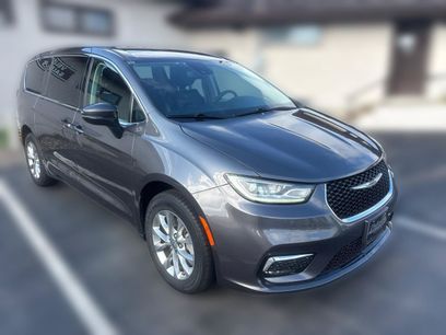 Used 2023 Chrysler Pacifica Touring-L