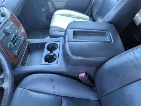 Used 2010 Chevrolet Avalanche LT RWD image 24