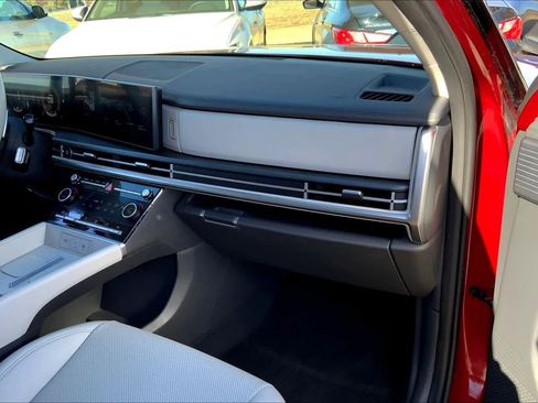 Used 2025 Hyundai Santa Fe SEL image 18