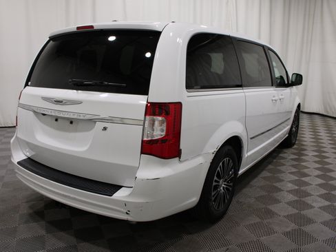 Used 2014 Chrysler Town & Country S FWD image 28