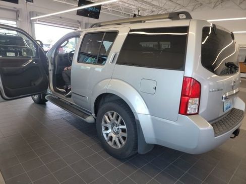 Used 2012 Nissan Pathfinder LE RWD image 5