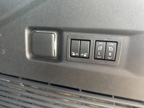 Used 2023 GMC Yukon Denali w/ Denali Reserve Package image 32