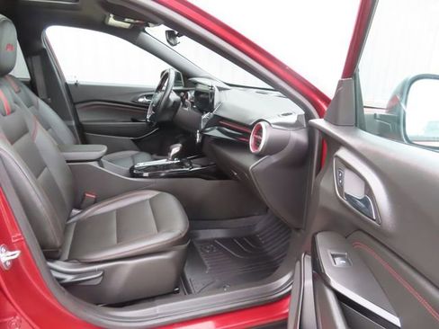 Used 2024 Chevrolet Trax RS w/ Sunroof Package FWD image 25