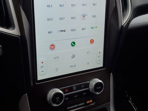 Used 2021 Ford Edge SE image 17