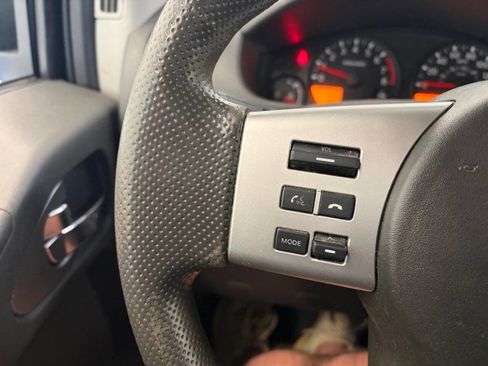 Used 2014 Nissan Frontier SV AWD/4WD image 17