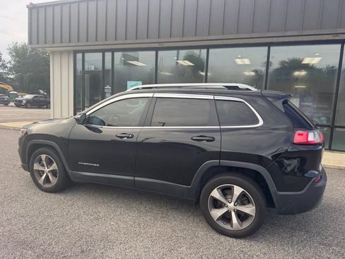 Used 2021 Jeep Cherokee Limited w/ Elite Package FWD image 10
