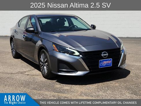 Used 2025 Nissan Altima 2.5 SV FWD image 2