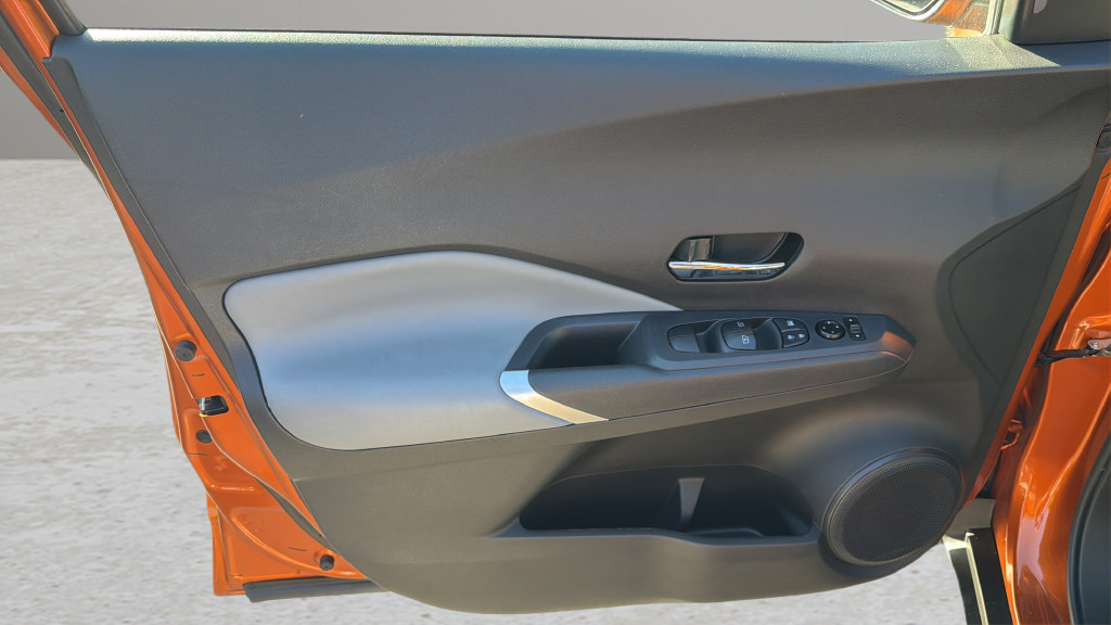Used 2023 Nissan Kicks SR w/ SR Premium Package FWD image 10