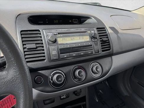 Used 2005 Toyota Camry LE FWD image 13