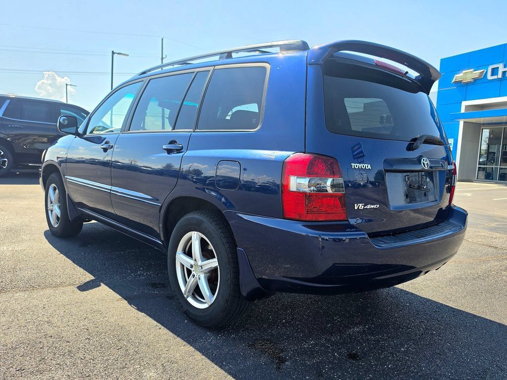 Used 2005 Toyota Highlander Limited w/ Leather Trim Pkg AWD/4WD image 4