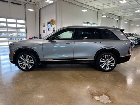 Used 2026 Cadillac Vistiq Luxury AWD/4WD image 5