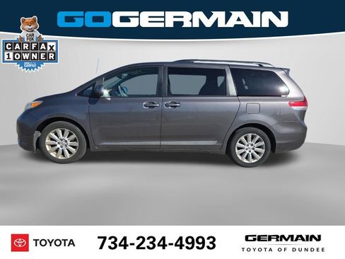 Used 2012 Toyota Sienna XLE w/ Entertainment Pkg image 11