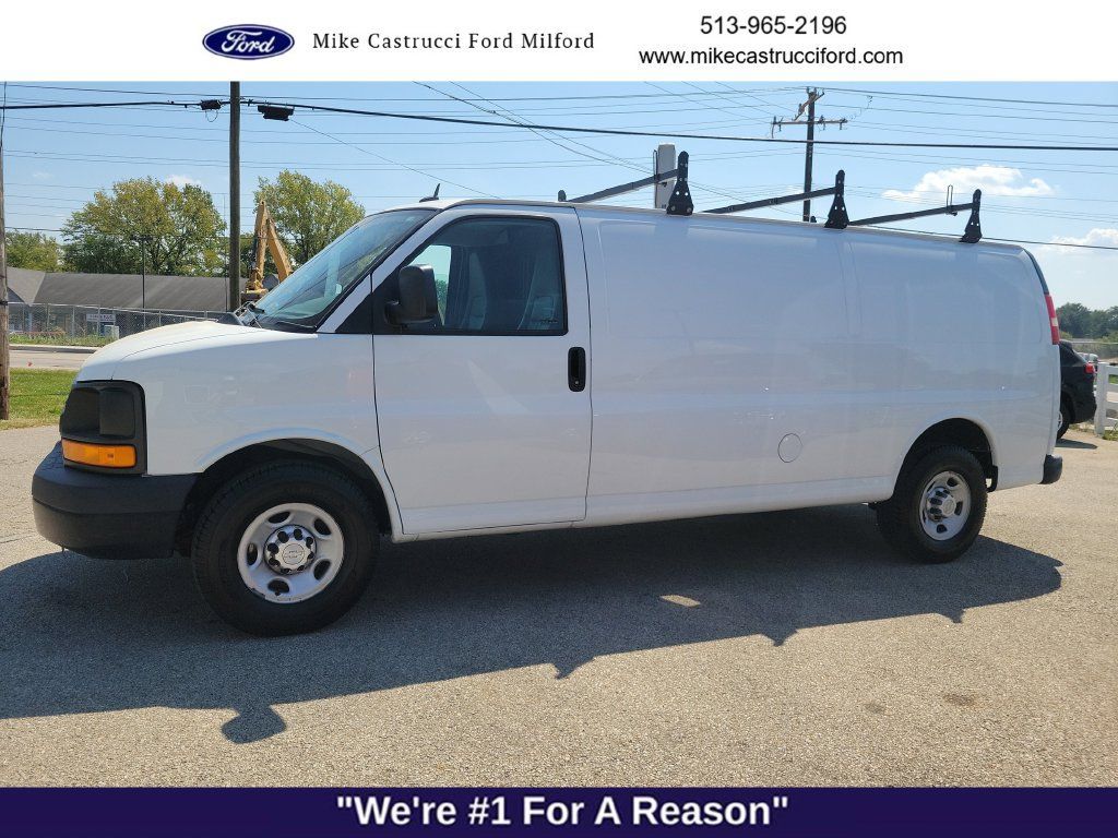 Used 2015 Chevrolet Express 3500 Extended RWD image 2