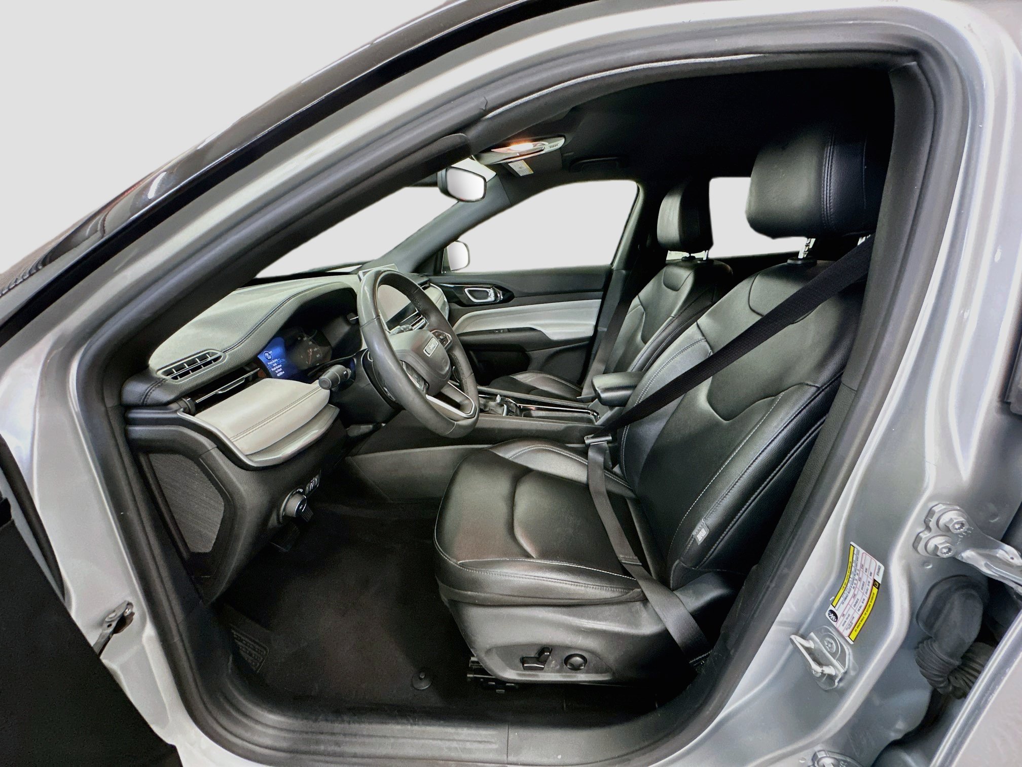 Used 2025 Jeep Compass Limited AWD/4WD image 13