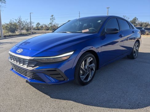 Used 2025 Hyundai Elantra Sport image 9