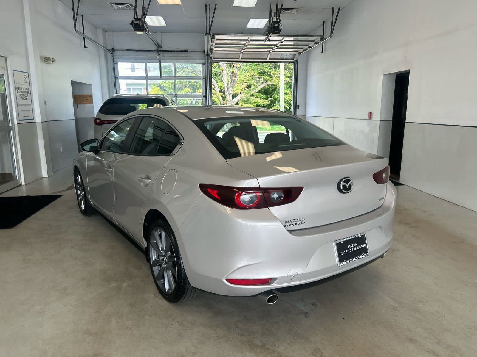 Used 2022 MAZDA MAZDA3 s FWD image 4