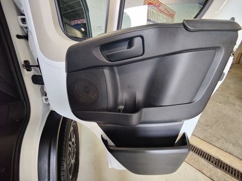 Used 2022 RAM ProMaster 2500 w/ Driver Convenience Group FWD image 12