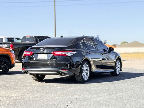 Used 2018 Toyota Camry XLE image 5
