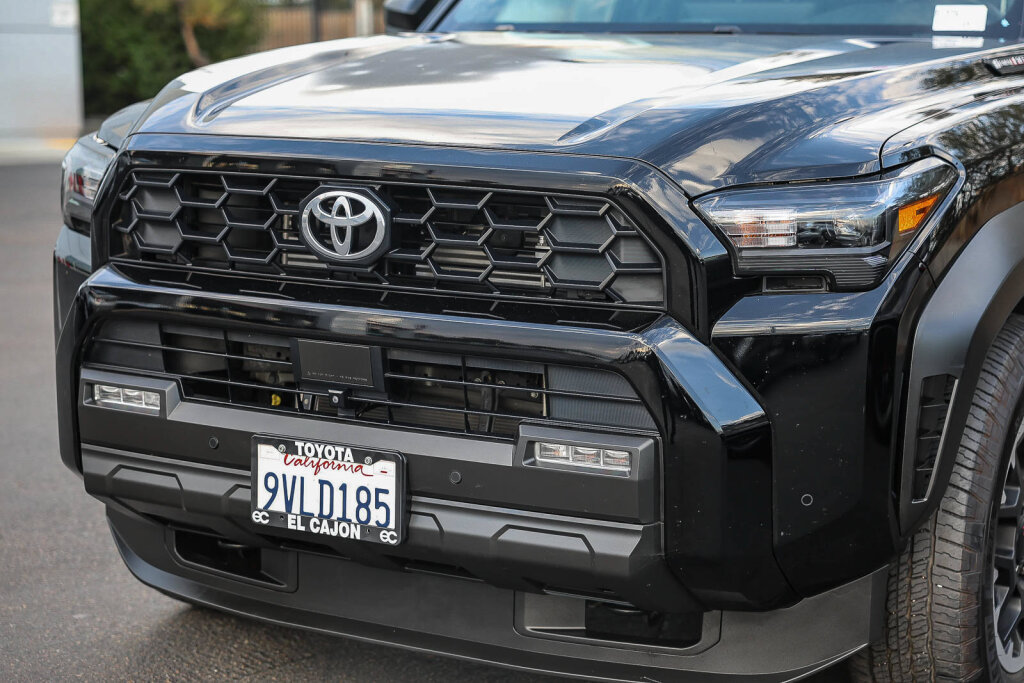 Certified 2025 Toyota 4Runner TRD Off-Road Premium AWD/4WD image 23