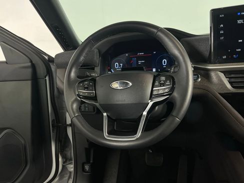 Used 2025 Ford Explorer Platinum w/ LUX Leather Package image 15