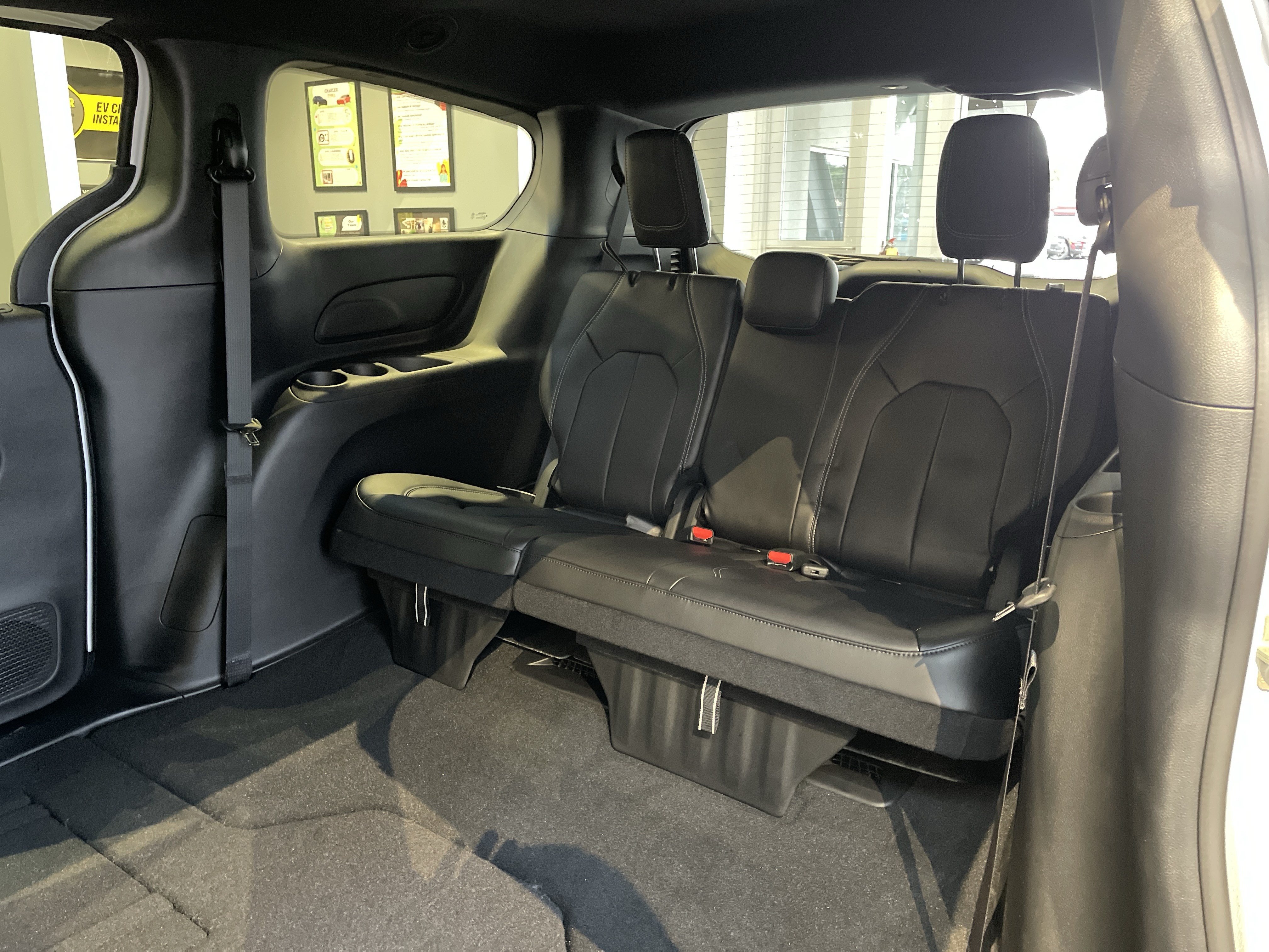 Used 2026 Chrysler Pacifica Select FWD image 33