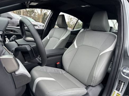 Used 2025 Toyota Camry SE image 11