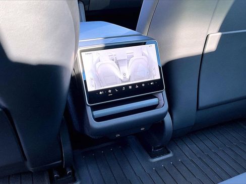 Used 2025 Tesla Model 3 Long Range image 10