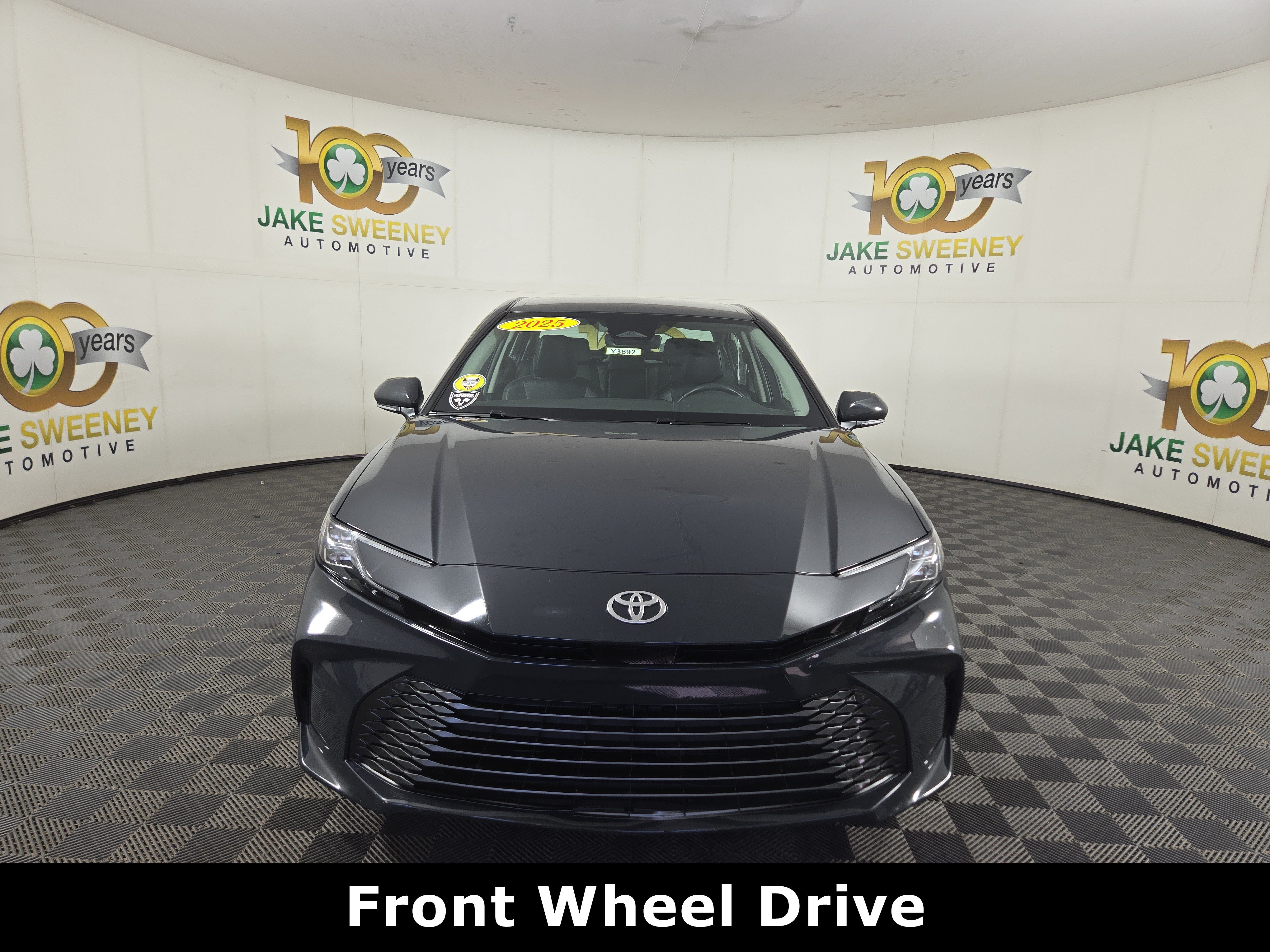 Used 2025 Toyota Camry XLE FWD image 2