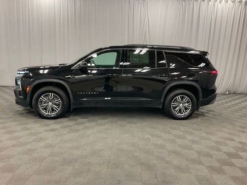Used 2024 Chevrolet Traverse LT image 8