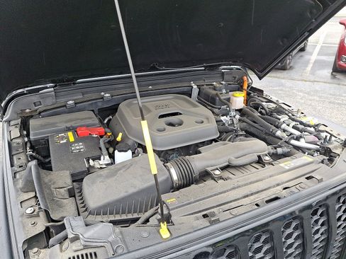 Used 2023 Jeep Wrangler Unlimited w/ Cold Weather Group image 25