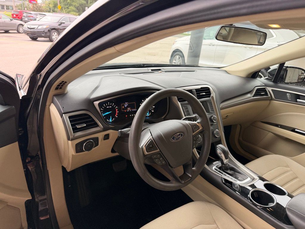 Used 2013 Ford Fusion SE FWD image 9