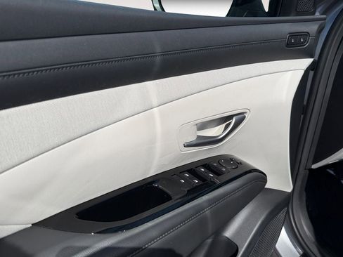 Used 2025 Hyundai Tucson Limited AWD/4WD image 21