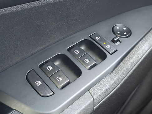 Used 2025 Kia Sportage LX FWD image 21