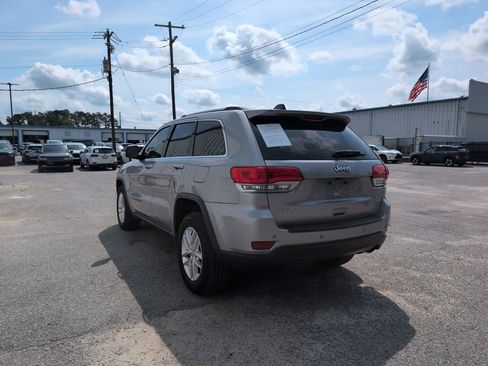 Used 2017 Jeep Grand Cherokee Laredo w/ Quick Order Package 23E AWD/4WD image 6