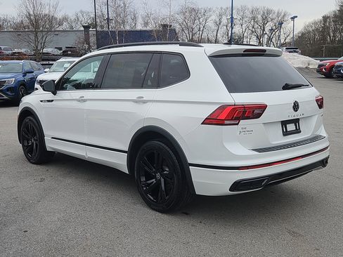 Certified 2024 Volkswagen Tiguan SE R-Line image 27