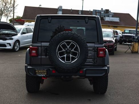Used 2025 Jeep Wrangler Unlimited Rubicon AWD/4WD image 10