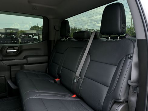 Used 2025 Chevrolet Silverado 1500 Custom Trail Boss w/ Turbomax Blackout Package AWD/4WD image 9