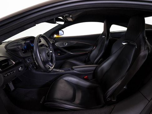 Used 2023 McLaren Artura RWD image 17
