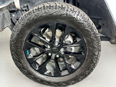 Used 2022 Jeep Wrangler Unlimited Sahara AWD/4WD image 31