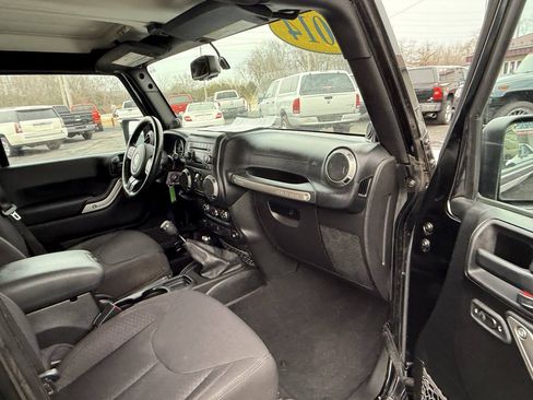 Used 2014 Jeep Wrangler Unlimited Sport w/ Quick Order Package 23S AWD/4WD image 27
