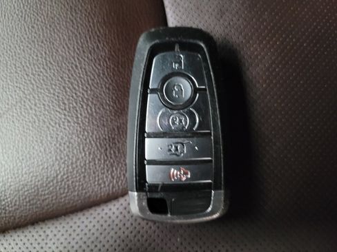Used 2020 Ford Edge Titanium w/ Equipment Group 301A AWD/4WD image 32