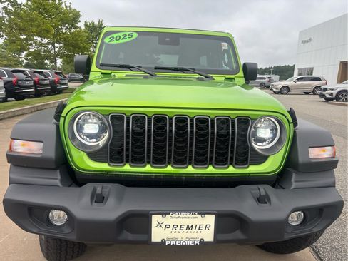 Used 2025 Jeep Wrangler Unlimited Sport AWD/4WD image 3