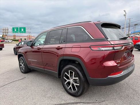 Used 2025 Jeep Grand Cherokee Limited AWD/4WD image 4