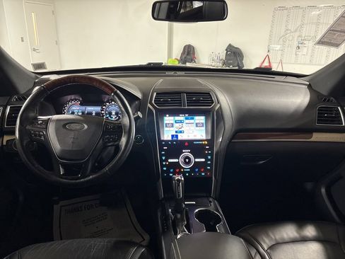 Used 2019 Ford Explorer Platinum AWD/4WD image 9