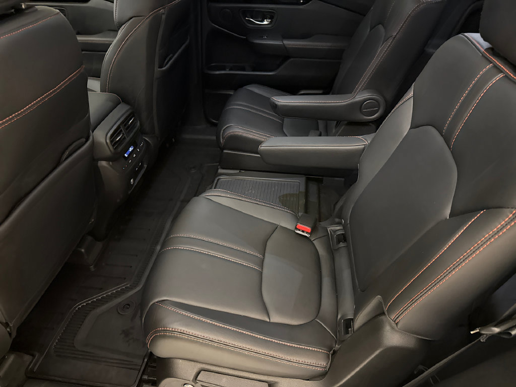Certified 2025 Honda Pilot TrailSport image 18