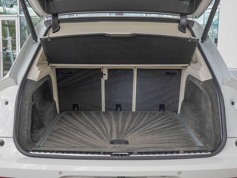 Certified 2023 Bentley Bentayga AWD/4WD image 43