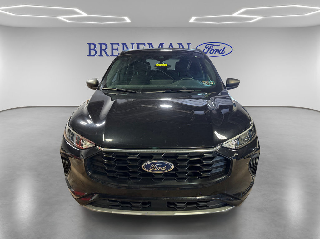Used 2023 Ford Escape ST-Line w/ Tech Pack #1 FWD image 2