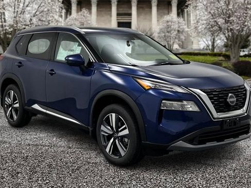 Used 2023 Nissan Rogue SL w/ SL Premium Package image 3