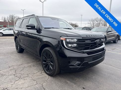 Used 2025 Ford Expedition Platinum w/ Stealth Appearance Package image 4