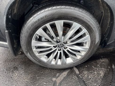 Used 2024 Toyota Highlander Platinum AWD/4WD image 27